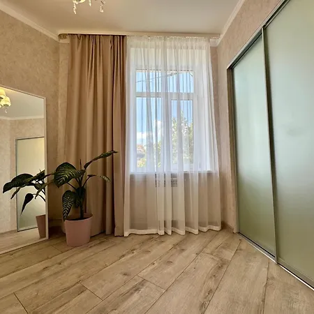 Apartpoltava: Spacious Family Suite in City Center Exterior photo