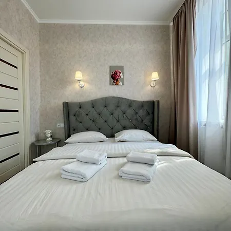 Apartpoltava: Spacious Family Suite in City Center Exterior photo