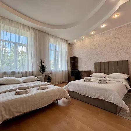 Apartpoltava: Spacious Family Suite in City Center Exterior photo