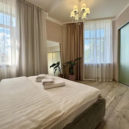 Apartpoltava: Spacious Family Suite in City Center Exterior photo
