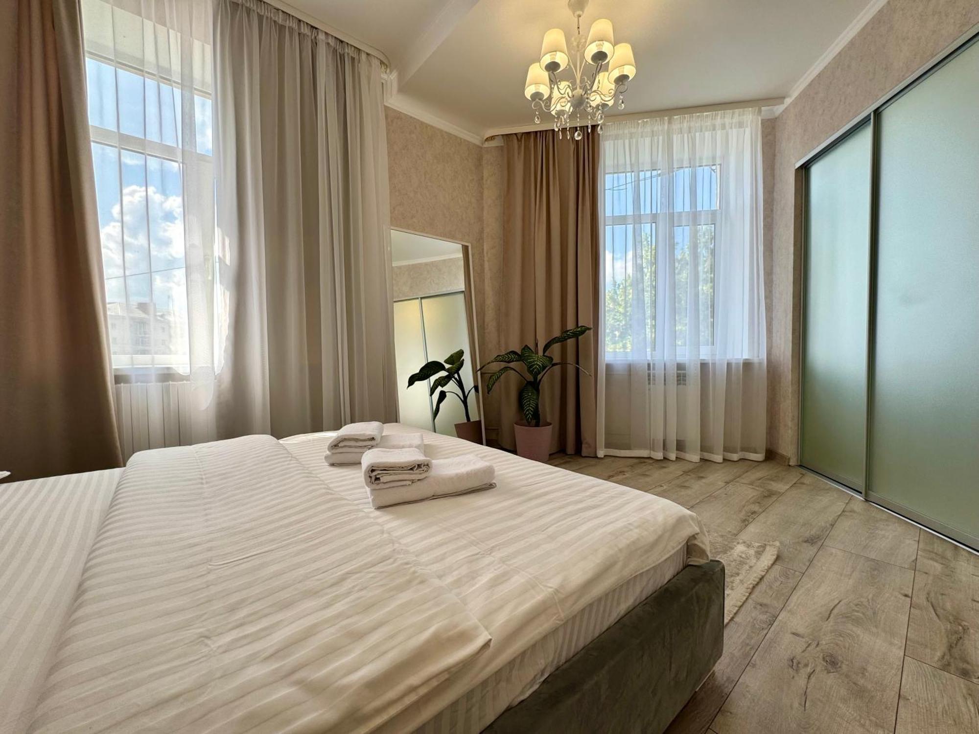Apartpoltava: Spacious Family In Center Apartment Poltava